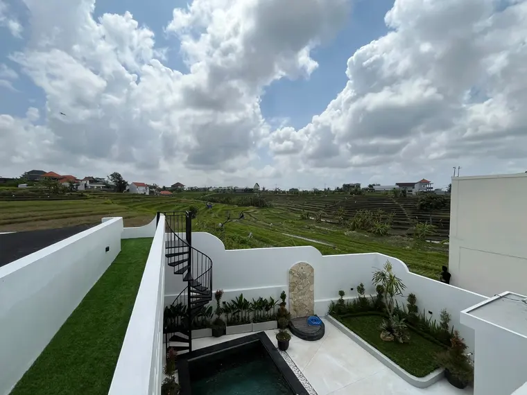 Villa nueva amueblada de 2 dormitorios con piscina y vistas a los arrozales desde la azotea en Munggu, foto 15
