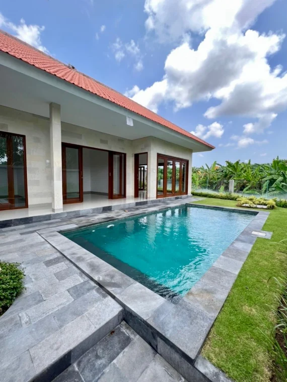 Villa de 2 dormitorios con piscina y vistas despejadas al río en Pererenan, Tumbak Bayuh