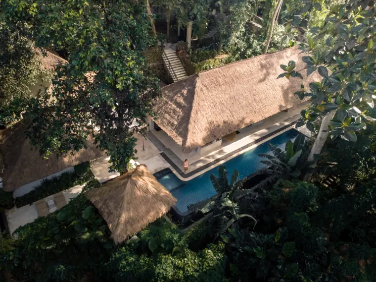 Stunning 3-Bedroom Jungle Villa with River Views and 18 m Pool, Cepaka