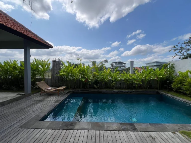 Villa amueblada de 2 dormitorios con piscina, terraza en la azotea y vistas a los arrozales en Cemagi, foto 3