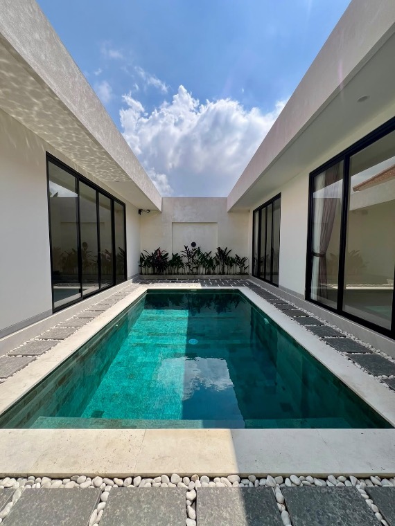 Villa de 2 dormitorios con piscina y amplio salón en Umalas, Umalas