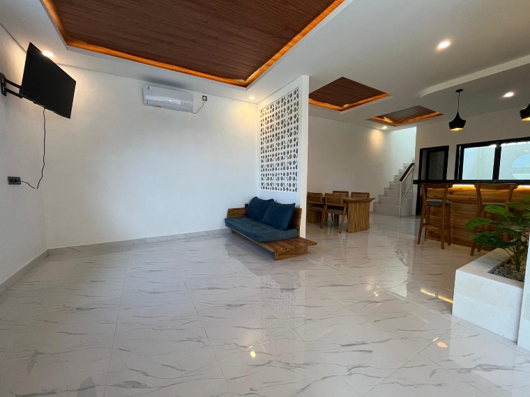 Seseh中心地带带精装家具2卧别墅，配大型屋顶露台，第5张照片