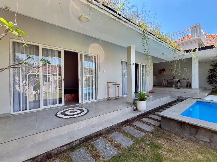 Villa amueblada de 2 dormitorios con piscina en una amplia parcela de 4 are en Babakan, Canggu, foto 3