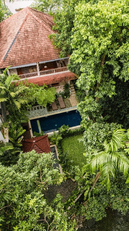 Vila 3 Kamar Tidur dengan Kolam Renang di Tepi Sungai di Pererenan, Baru Direnovasi, foto 2