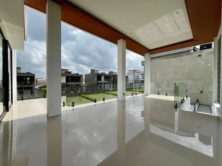 Villa de 2 dormitorios con piscina y amplia terraza en la azotea en Pererenan, foto 8