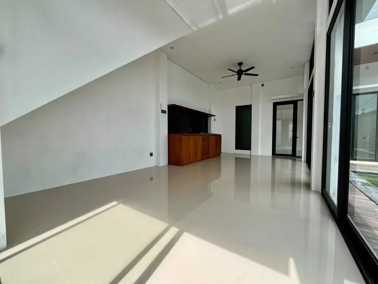 Villa de 2 dormitorios con piscina y amplia terraza en la azotea en Pererenan, foto 2