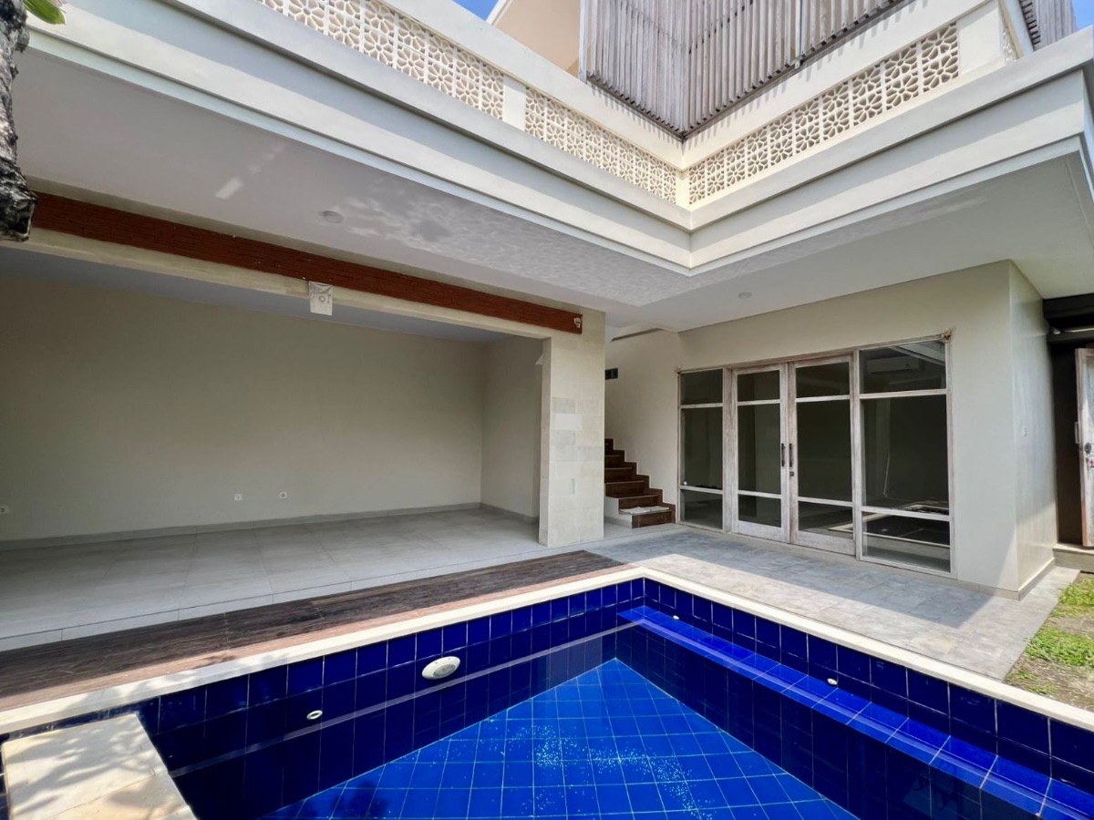 Vila Kolam Renang 2 Kamar Tidur dengan Teras Rooftop di Umalas, Dekat dengan CCS, foto 1