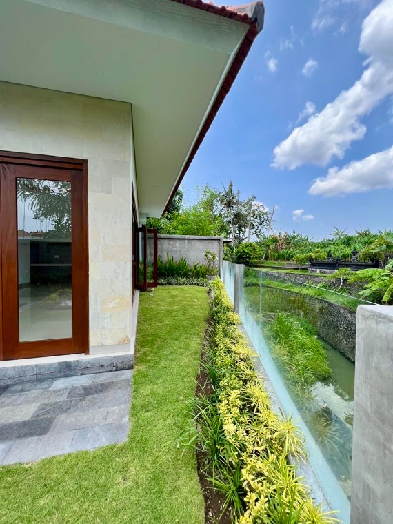 Villa de 2 dormitorios con piscina y vistas despejadas al río en Pererenan, foto 3