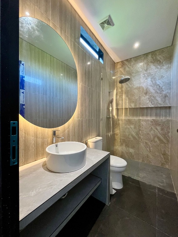 Spacious Modern 3-Bedroom Villa with Massive Rooftop Terrace in Tumbak Bayuh, Pererenan, photo 5