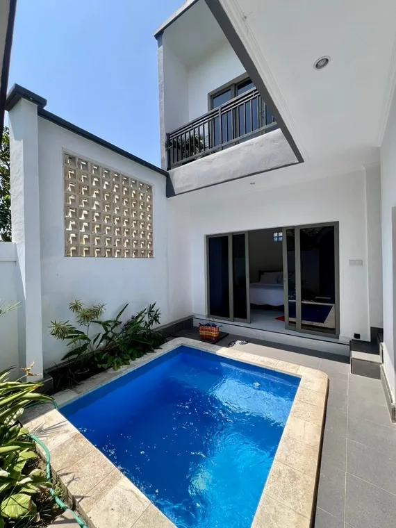 Villa semiamueblada de 2 dormitorios con piscina y dos zonas de estar en Babakan, Canggu, Babakan