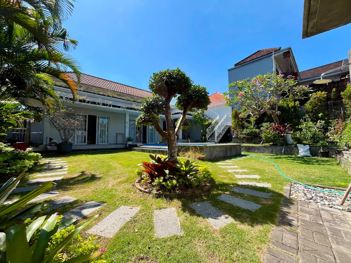 Villa amueblada de 2 dormitorios con piscina en una amplia parcela de 4 are en Babakan, Canggu, foto 1