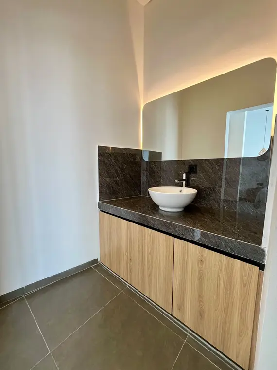 Villa nueva amueblada de 2 dormitorios con piscina y vistas a los arrozales desde la azotea en Munggu, foto 12