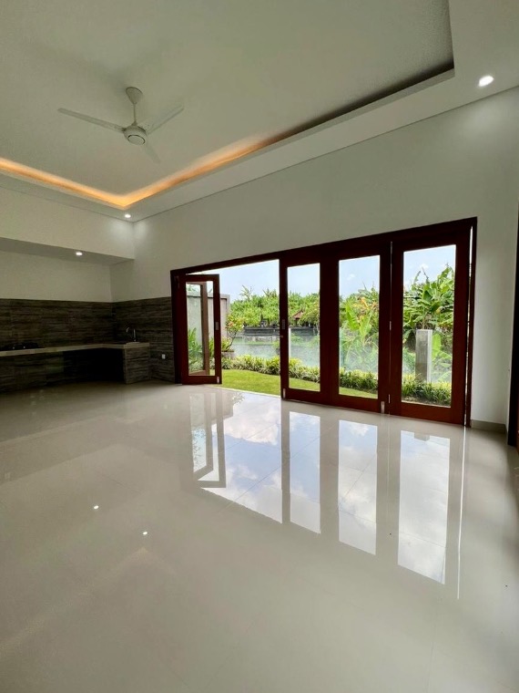 Villa de 2 dormitorios con piscina y vistas despejadas al río en Pererenan, foto 5