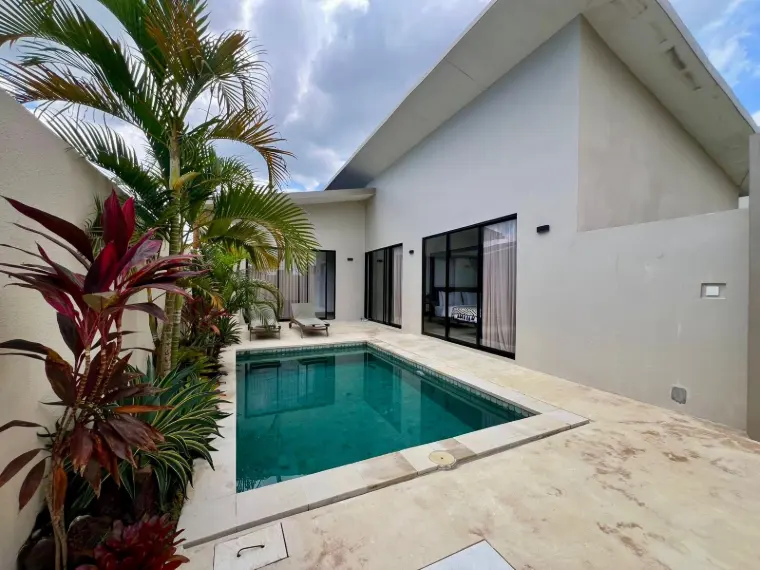 Villa moderna de 2 dormitorios con piscina y servicios en Padonan, Padonan
