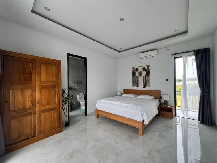 Villa amueblada de 3 dormitorios con piscina y vistas a los arrozales en Babakan, Canggu, foto 11