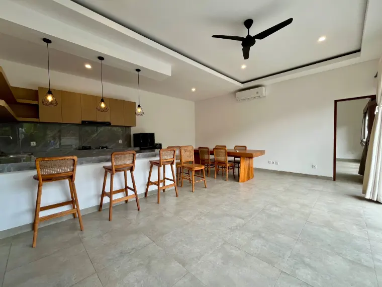 Villa semiamueblada con piscina y 2 dormitorios en Seseh/Cemagi, a 700 m de la playa, foto 3