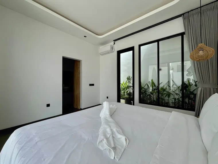 Villa nueva amueblada de 2 dormitorios con piscina y vistas a los arrozales desde la azotea en Munggu, foto 7