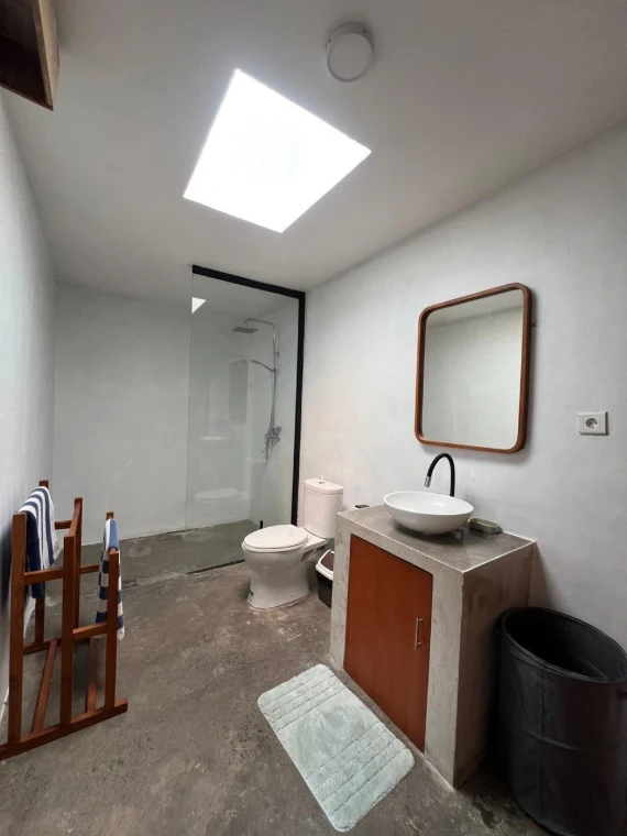 Villa amueblada de 2 dormitorios con piscina, terraza en la azotea y vistas a los arrozales en Cemagi, foto 15