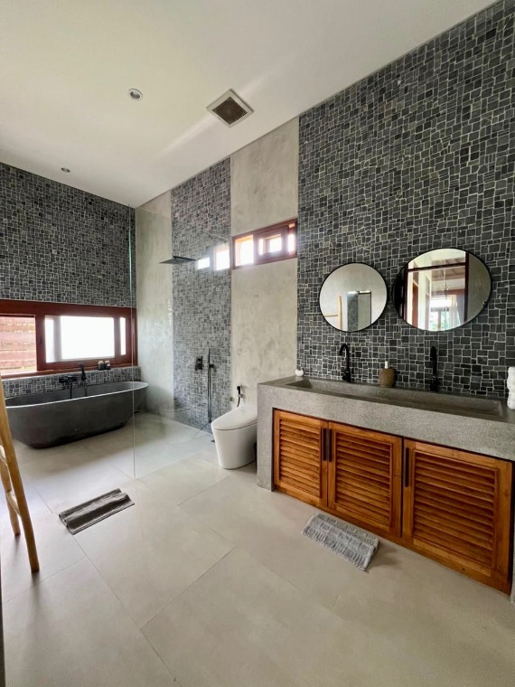 Villa de lujo de 4 dormitorios frente al mar en Cemagi, a 60 m de la playa – arrendamiento de 46 años en venta, foto 8