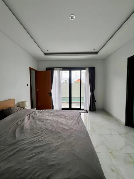 Villa amueblada de 3 dormitorios con piscina y vistas a los arrozales en Babakan, Canggu, foto 8