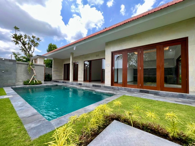 Villa de 2 dormitorios con piscina y vistas despejadas al río en Pererenan, foto 2