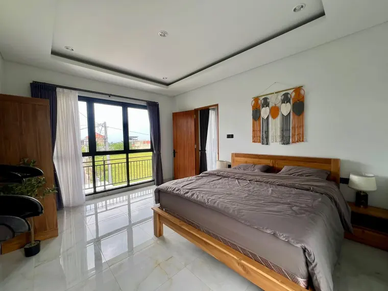 Villa amueblada de 3 dormitorios con piscina y vistas a los arrozales en Babakan, Canggu, foto 15