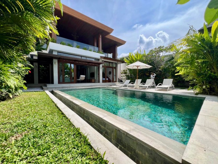 Villa de lujo de 4 dormitorios frente al mar en Cemagi, a 60 m de la playa – arrendamiento de 46 años en venta, foto 16