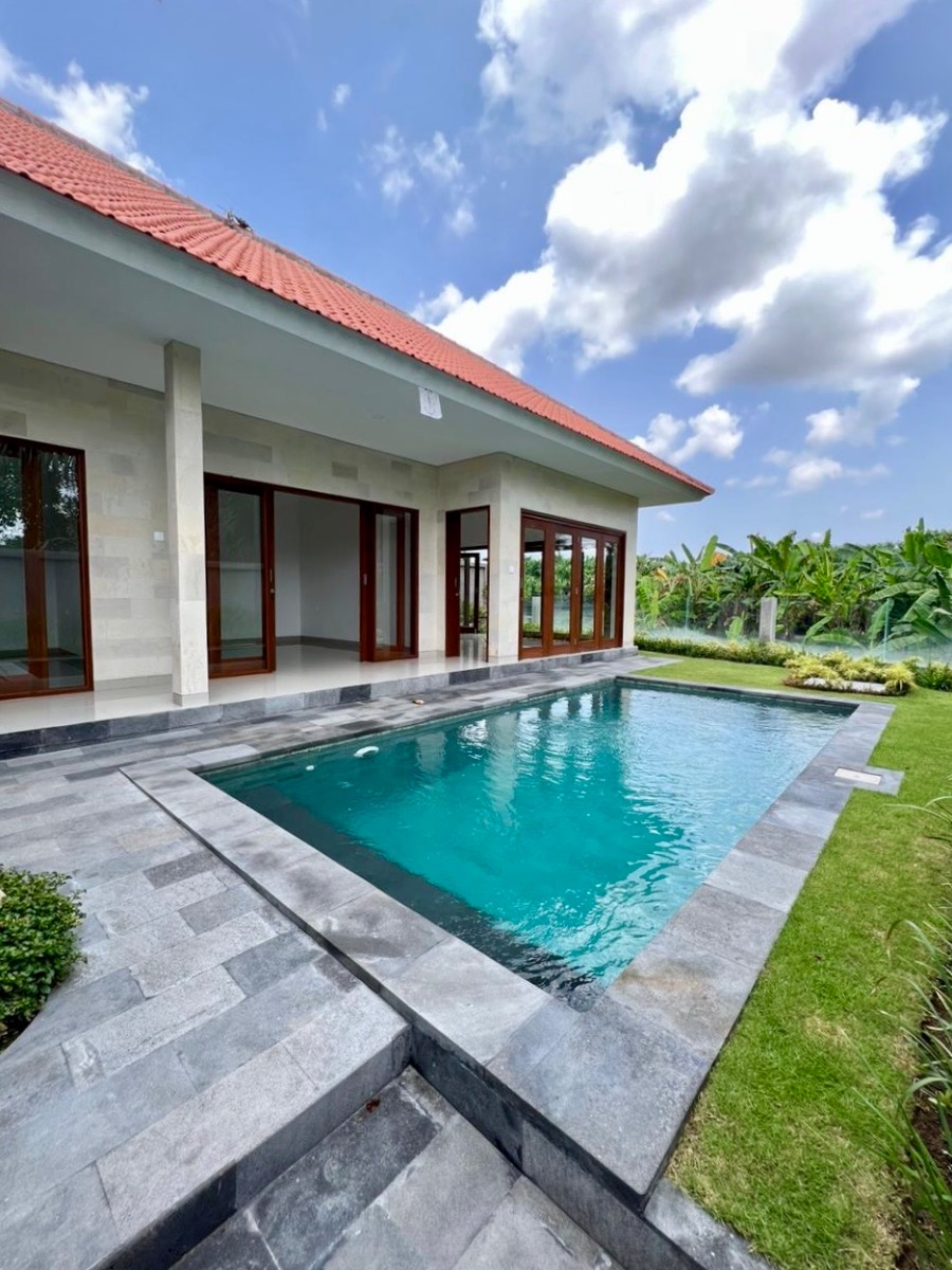 Villa de 2 dormitorios con piscina y vistas despejadas al río en Pererenan, foto 1