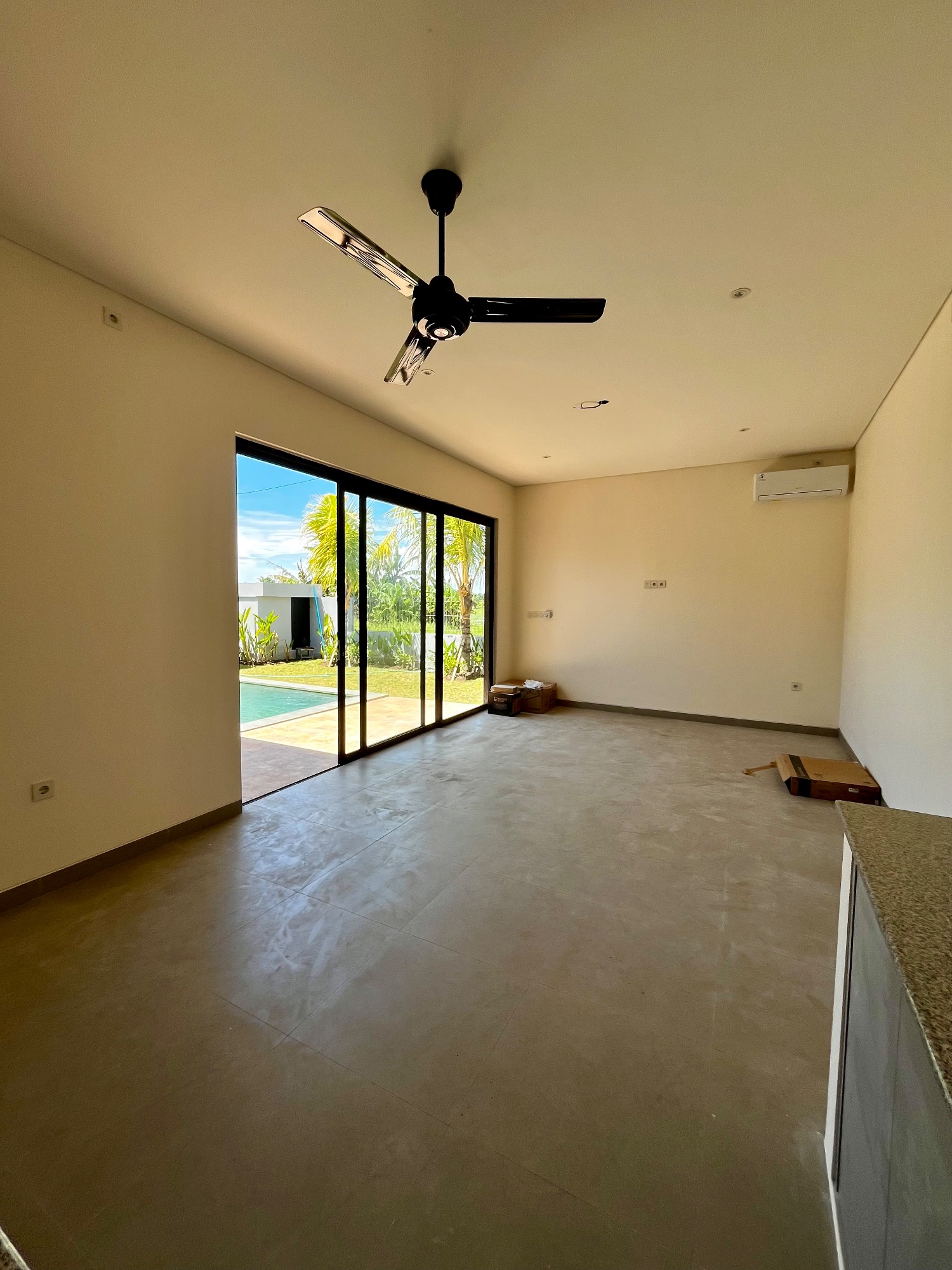 Villa moderna nueva de 2 dormitorios en Cemagi con enorme azotea con vistas al océano, Cemagi (5)