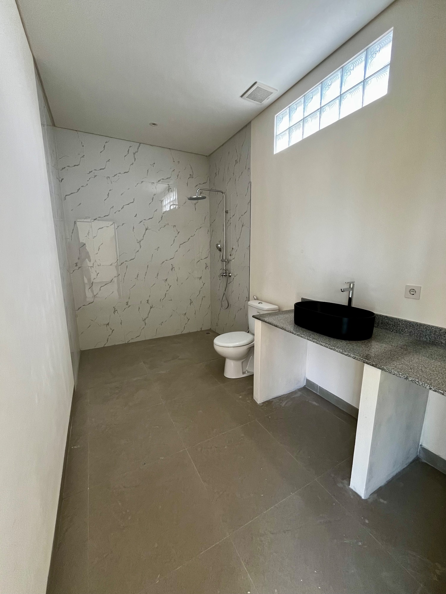 Villa moderna nueva de 2 dormitorios en Cemagi con enorme azotea con vistas al océano, Cemagi (6)