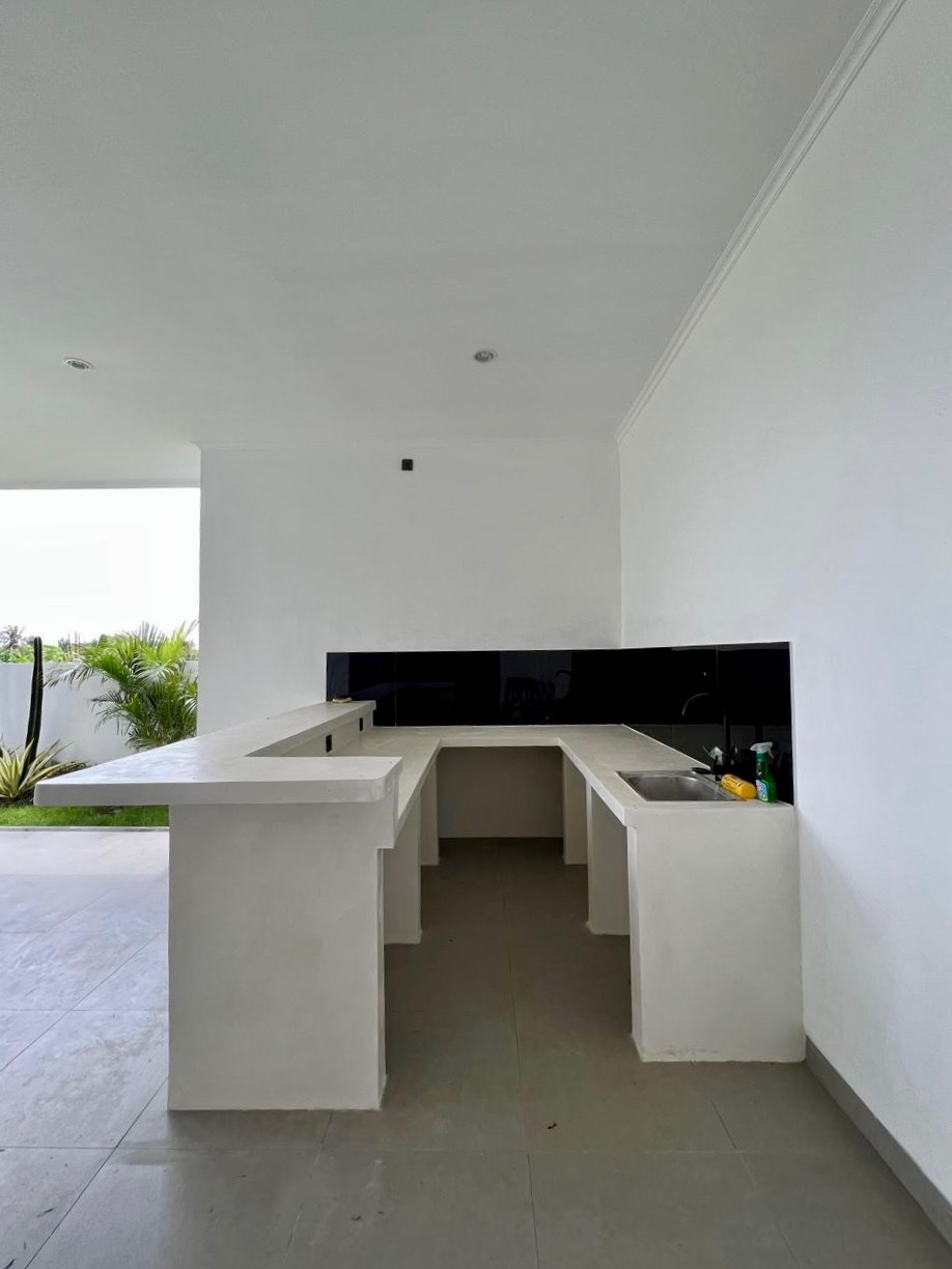 Villa nueva de 3 dormitorios cerca de la playa de Seseh, Munggu, Seseh (5)
