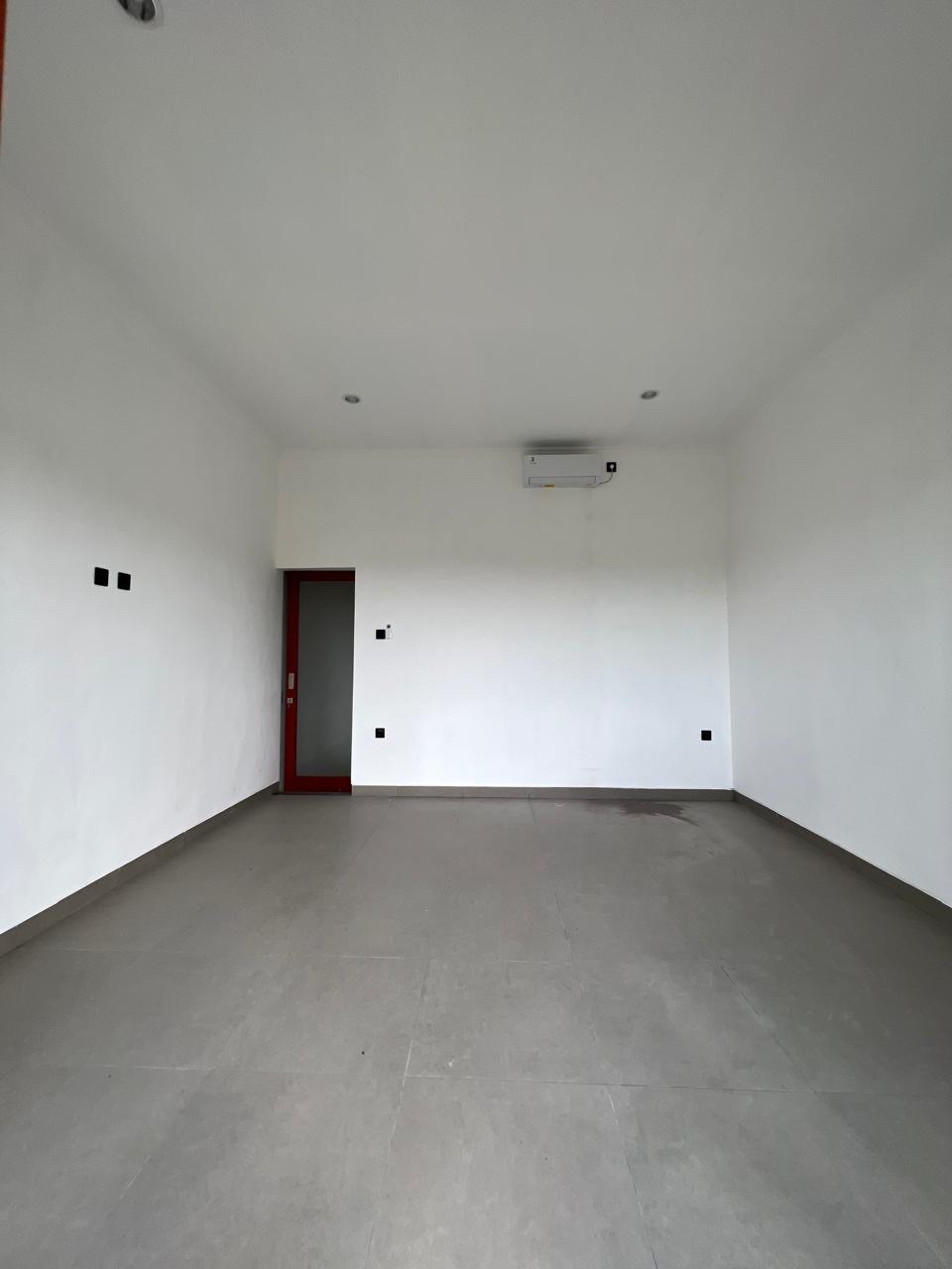Villa nueva de 3 dormitorios cerca de la playa de Seseh, Munggu, Seseh (6)