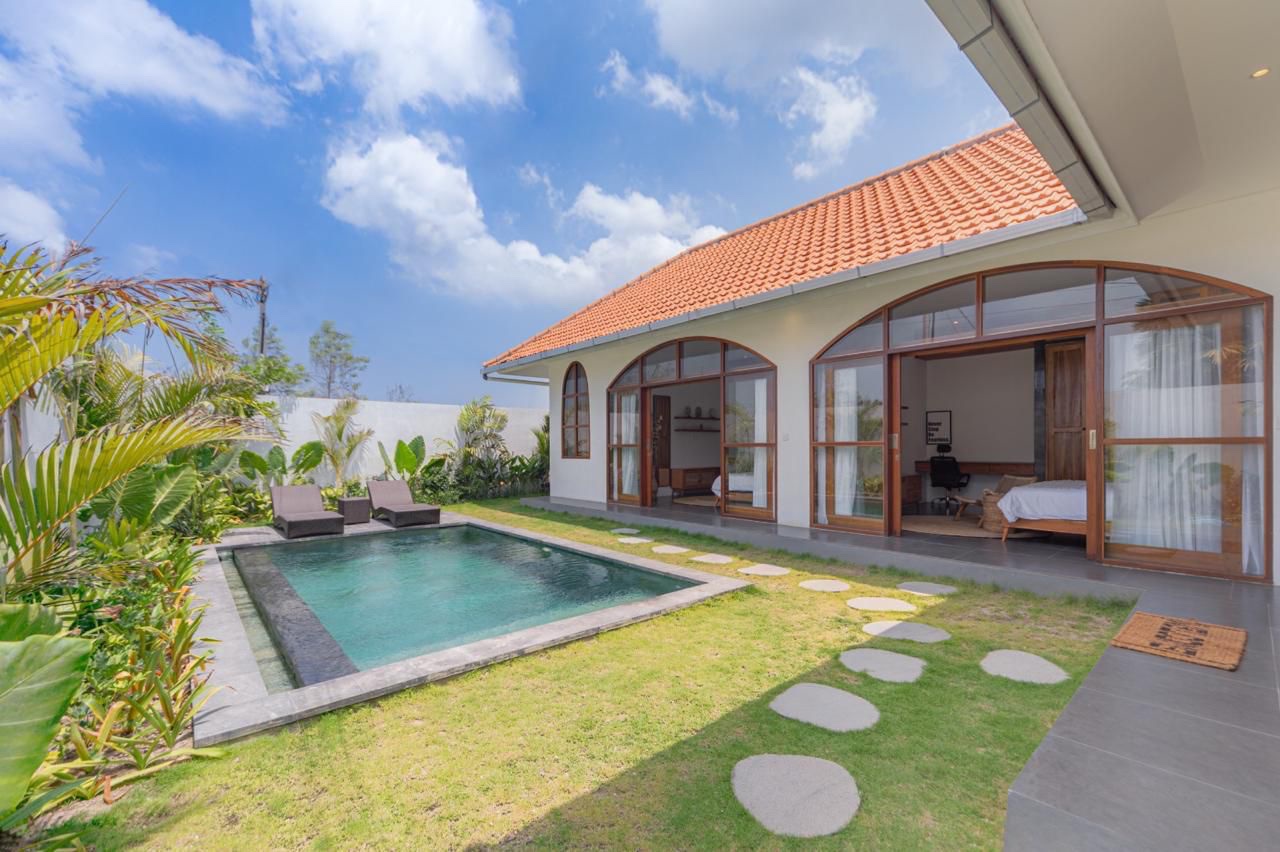 Villa amueblada de 2 dormitorios con piscina en Seseh, a solo 50 m de la playa, Seseh (2)