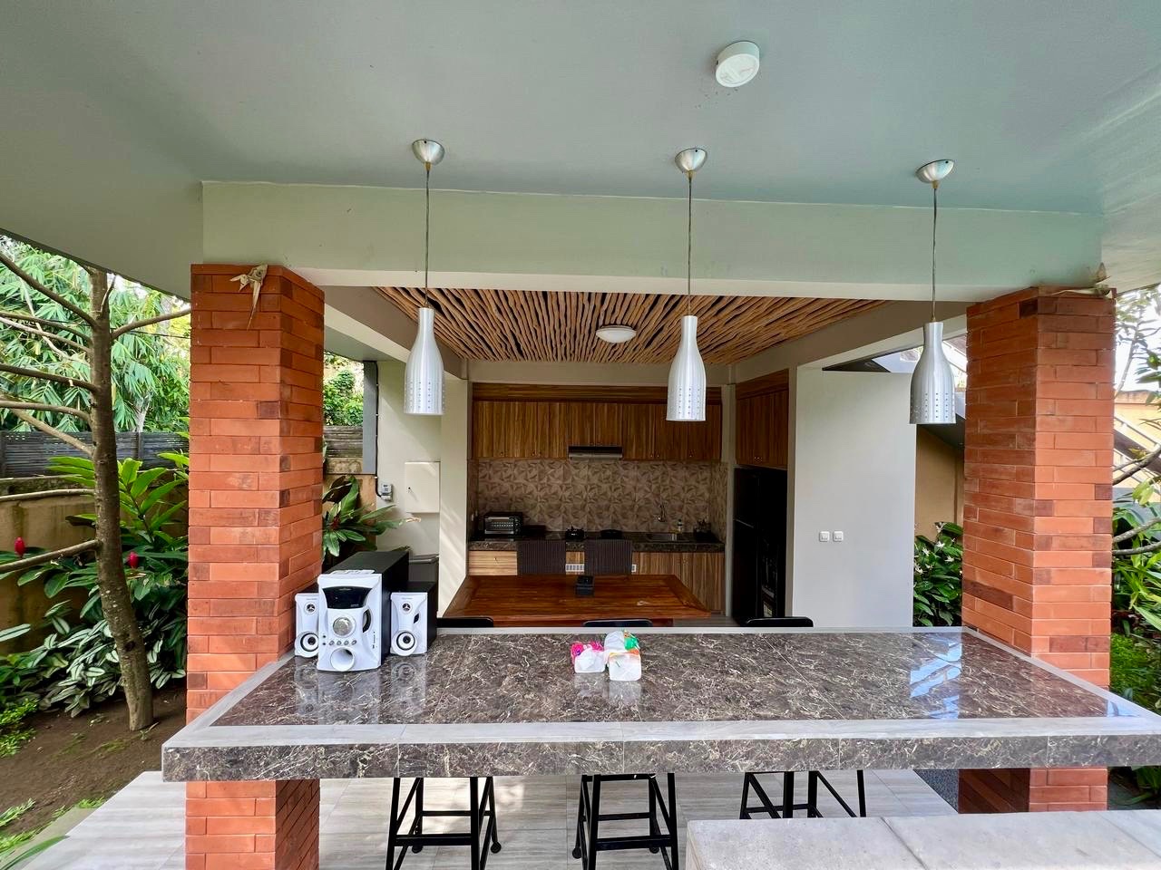 Furnished 2-Bedroom Villa with Rooftop Terrace and Garden in Pererenan, Tumbak Bayuh (3)