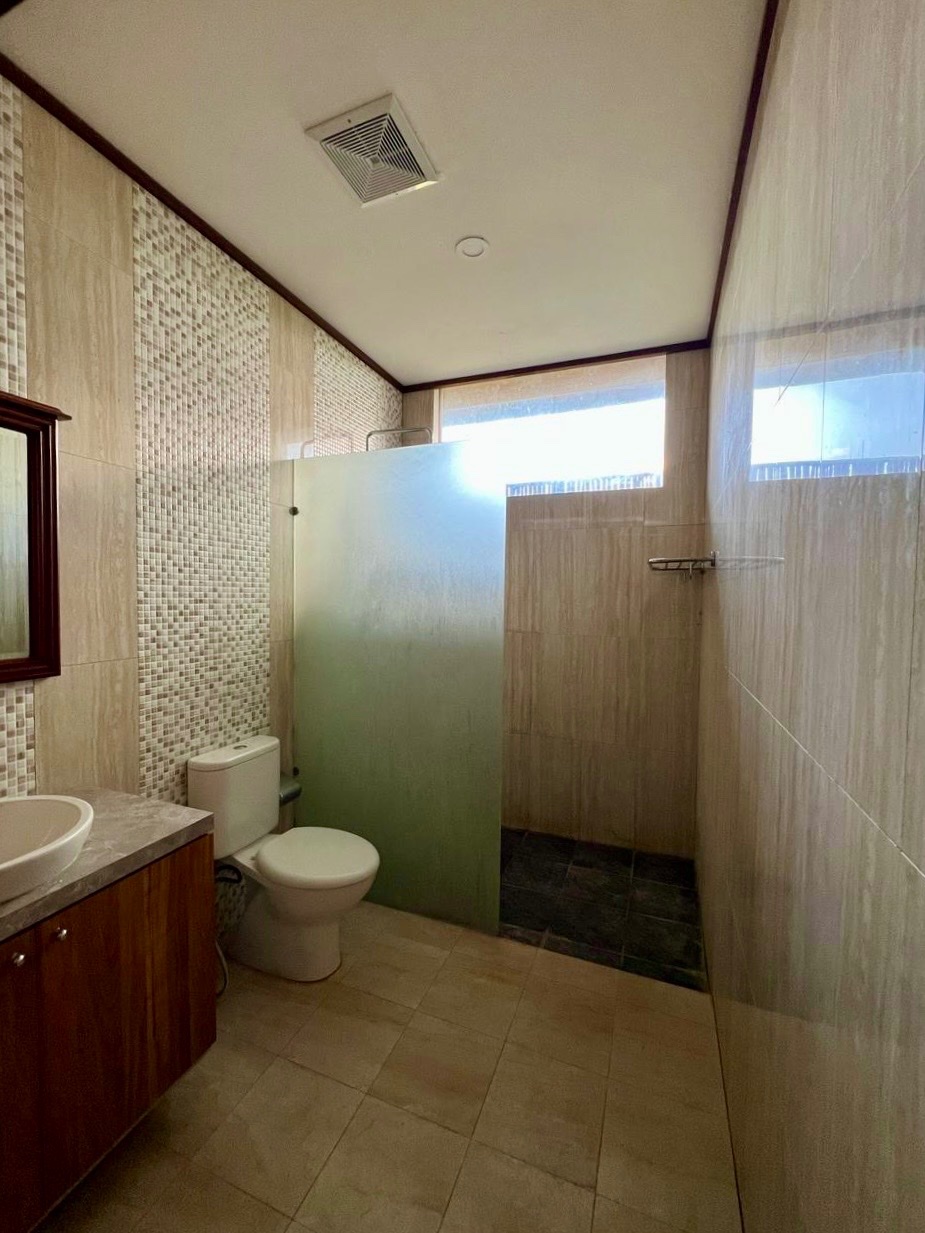 Furnished 2-Bedroom Villa with Rooftop Terrace and Garden in Pererenan, Tumbak Bayuh (7)