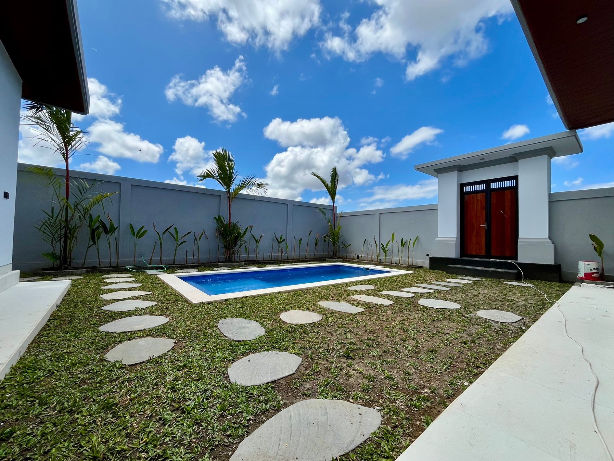 Villa nueva con piscina y 2 dormitorios en el centro de Umalas (Bumbak), Umalas (2)