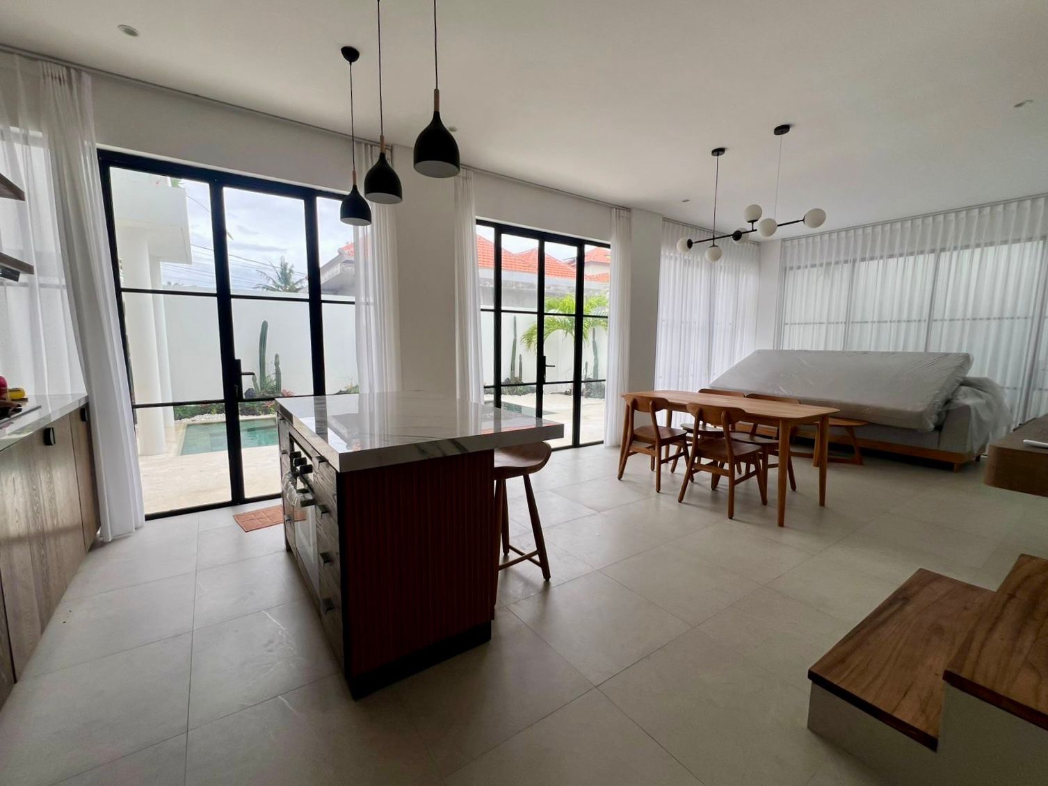 Villa nueva amueblada de 2 dormitorios con piscina en Umalas (Bumbak), cerca de 7AM Bakers, Umalas (3)