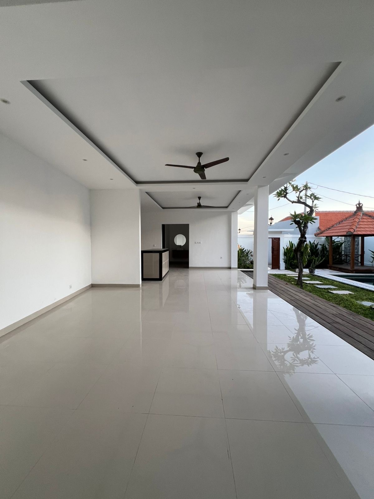 Villa nueva y espaciosa de 3 dormitorios con piscina en Umalas (Bumbak), Umalas (4)