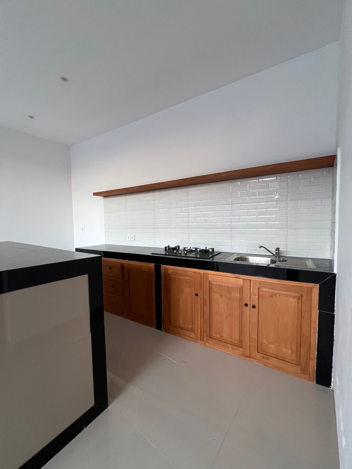 Villa nueva y espaciosa de 3 dormitorios con piscina en Umalas (Bumbak), Umalas (6)