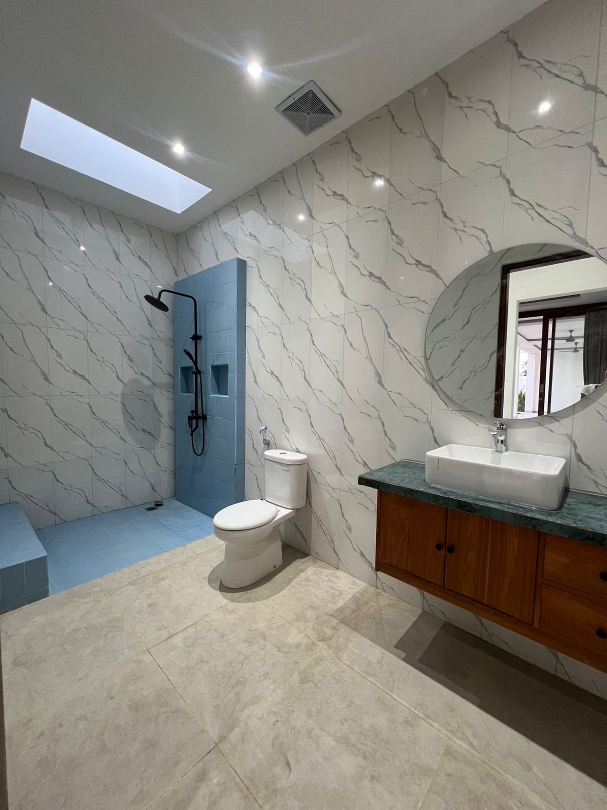 Villa nueva y espaciosa de 3 dormitorios con piscina en Umalas (Bumbak), Umalas (8)