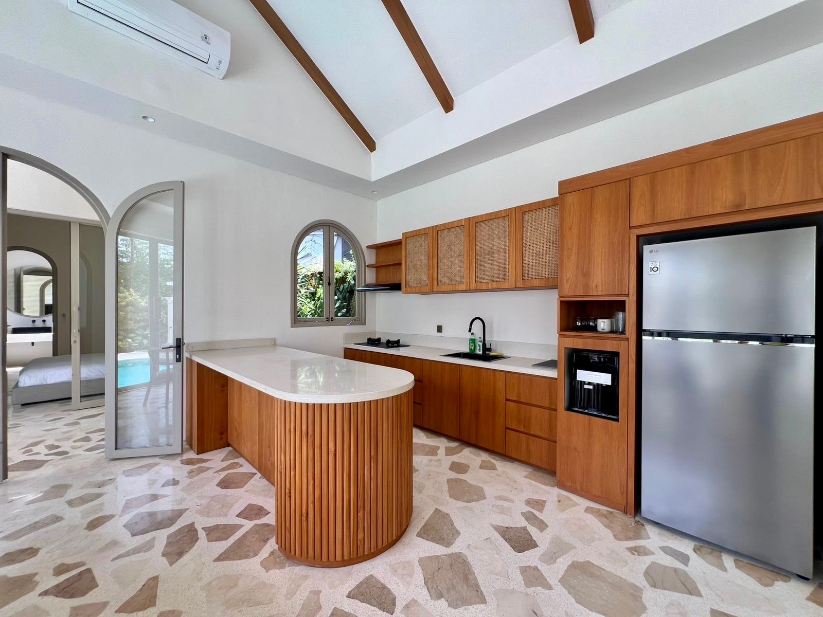 Stunning Mediterranean-Style 3-Bedroom Pool Villa in North Umalas/Kerobokan, Umalas (3)