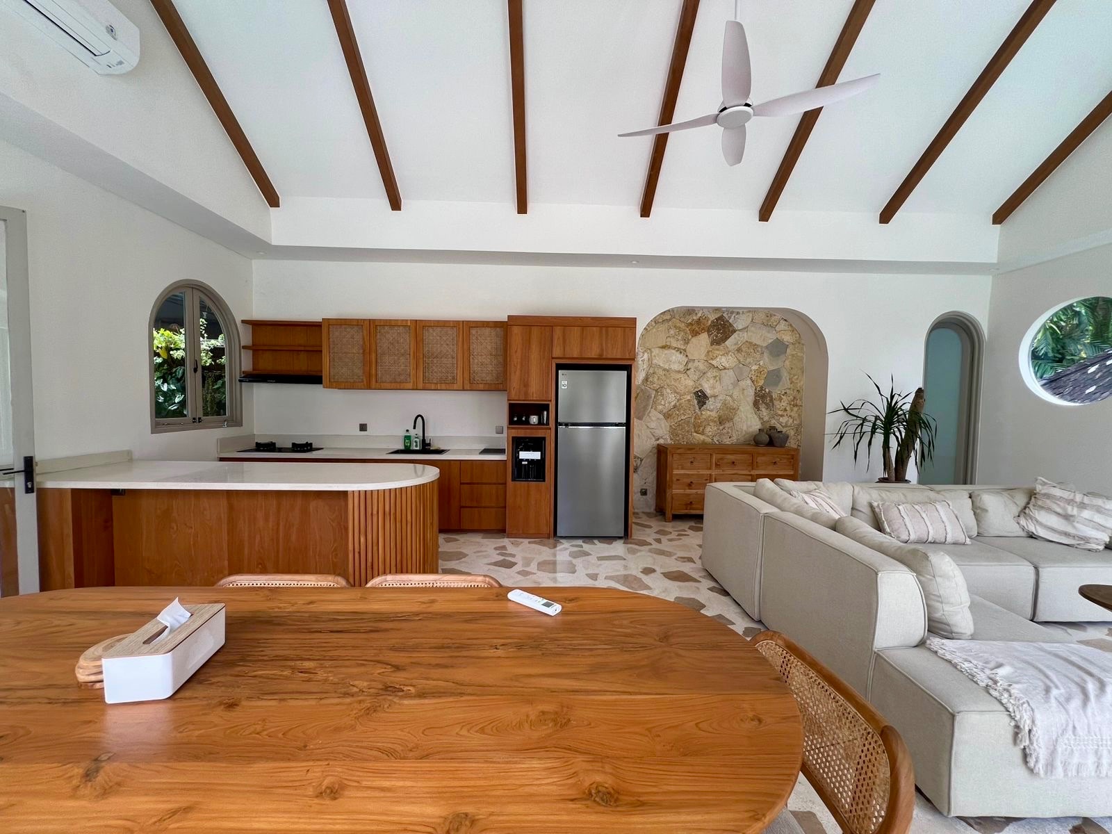 Stunning Mediterranean-Style 3-Bedroom Pool Villa in North Umalas/Kerobokan, Umalas (4)