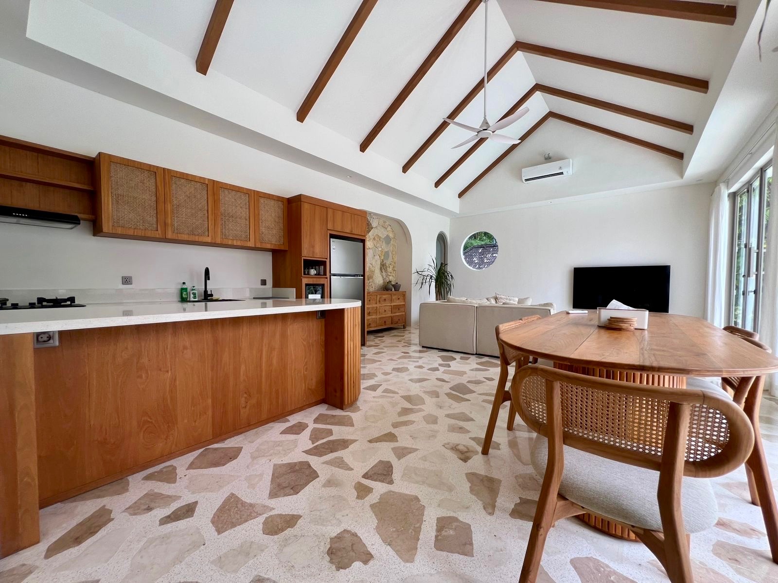 Stunning Mediterranean-Style 3-Bedroom Pool Villa in North Umalas/Kerobokan, Umalas (5)