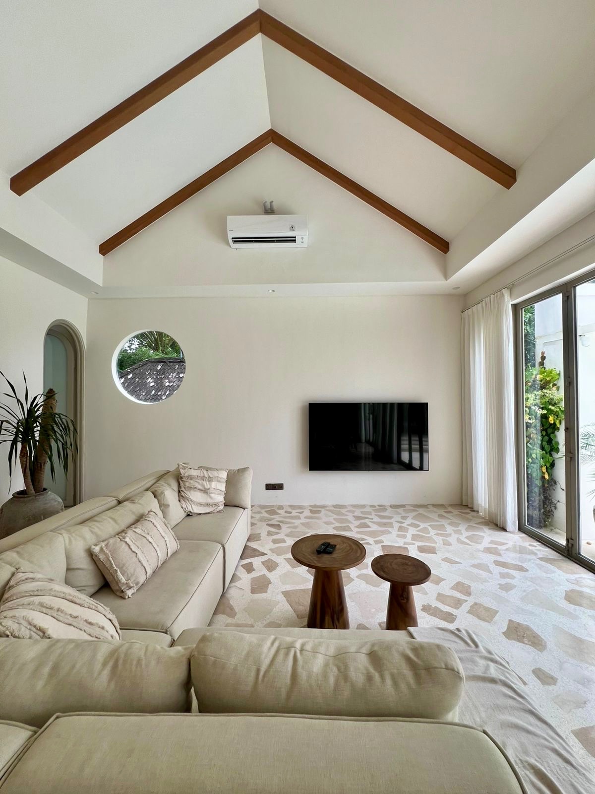 Stunning Mediterranean-Style 3-Bedroom Pool Villa in North Umalas/Kerobokan, Umalas (6)