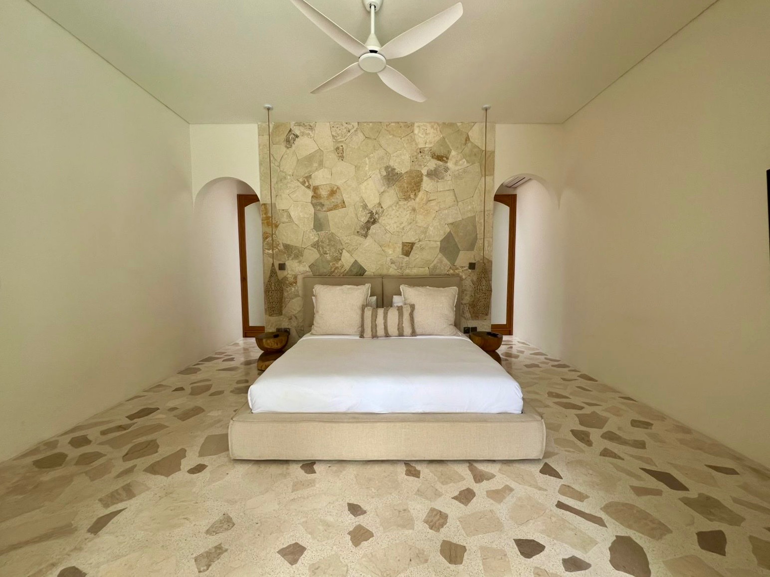 Stunning Mediterranean-Style 3-Bedroom Pool Villa in North Umalas/Kerobokan, Umalas (7)